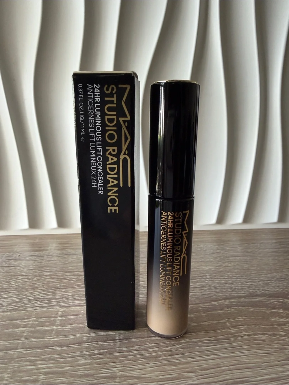 MAC Cosmetics Studio Radiance Concealer - Black & Beige NC 11.5 New